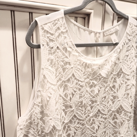 Emaline Woman Lace Sleeveless Top Size 1X - Picture 5 of 9